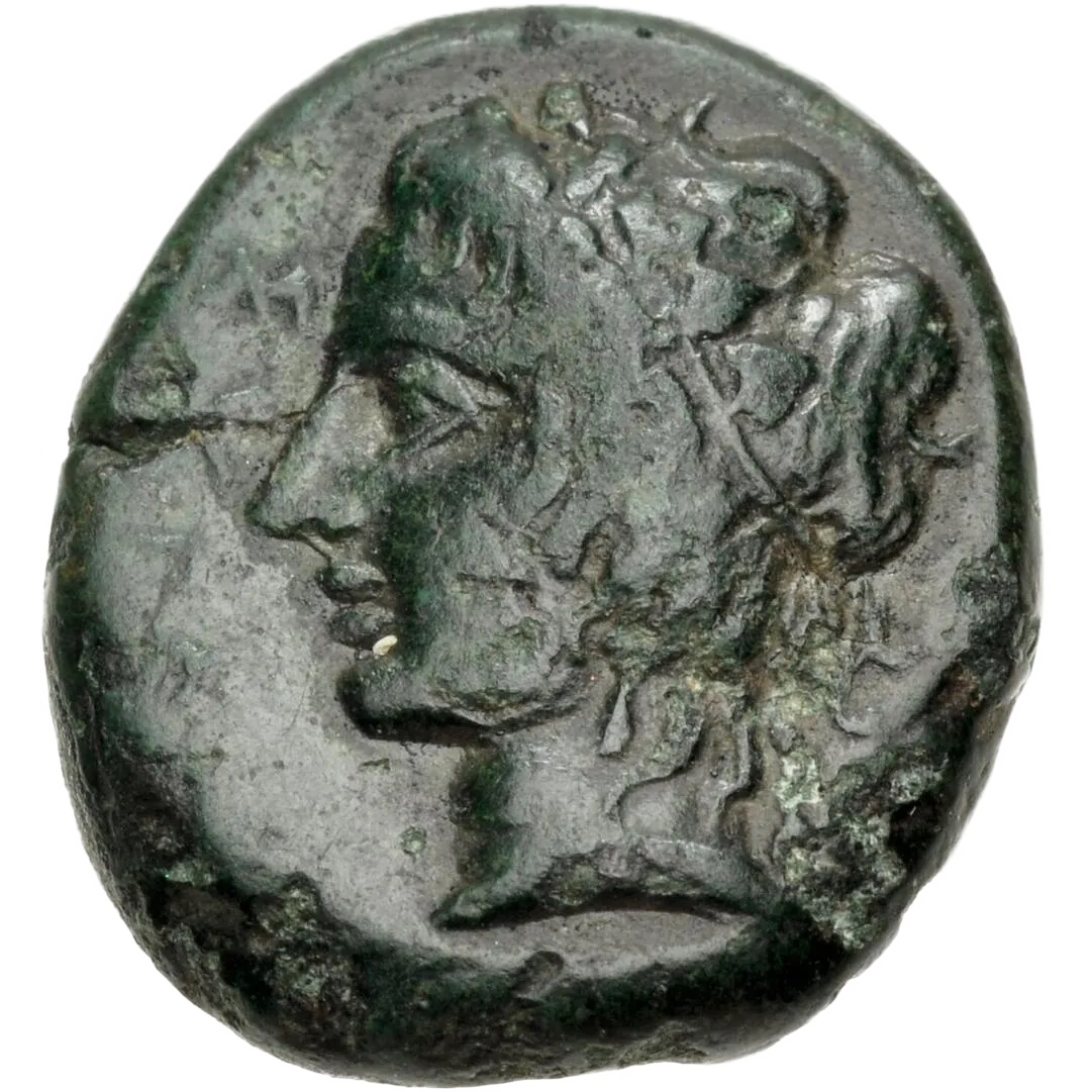 Head of Apollo to left, wearing tainia